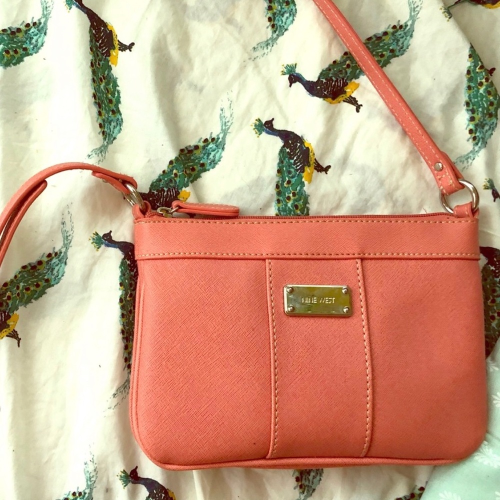 Nine west coral purse never worn before!!!!